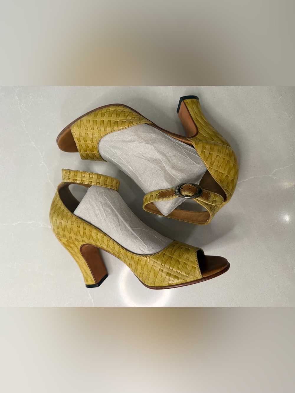John Fluevog Miracles Marvel Yellow Woven Leather Peep Toe Heels Size 9 - Picture 6 of 15